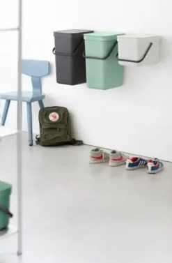 Brabantia Affaldsspand med låg 6L lys grå