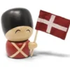 FableWood Figur Frederik Den lille garder med flag