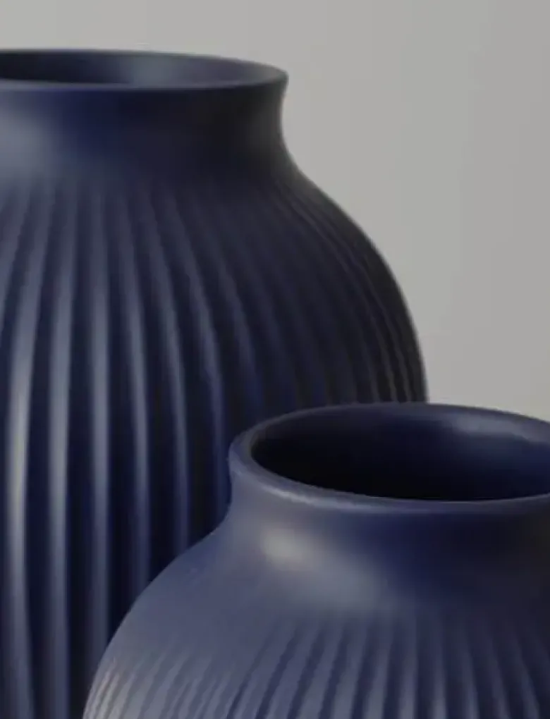 Knabstrup Vase med riller H20 cm mat mørk blå