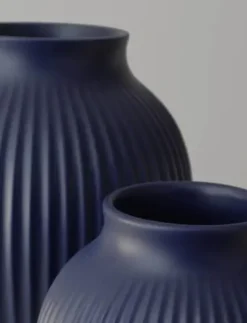 Knabstrup Vase med riller H27 cm mat mørk blå