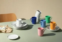 Lyngby Porcelæn Rhombe Color krus med hank 33 cl Blå