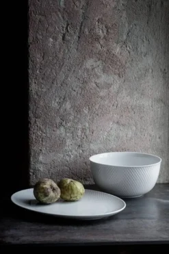 Lyngby Porcelæn Rhombe Ovalt serveringsfad 35x26,5 cm hvid