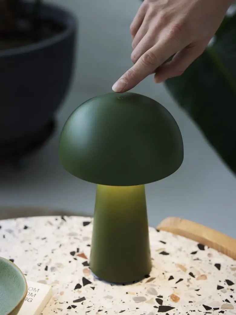 Move Genopladelig bordlampe olivengrøn