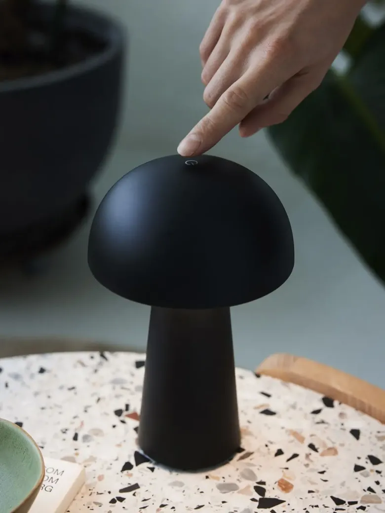 Move Genopladelig bordlampe sort