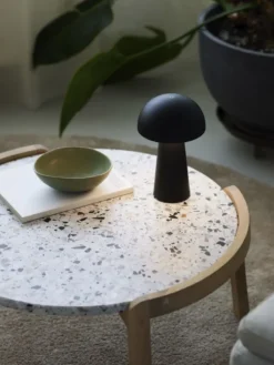 Move Genopladelig bordlampe sort