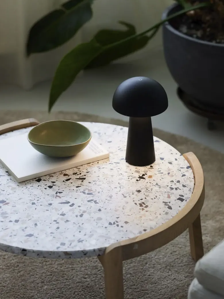 Move Genopladelig bordlampe sort