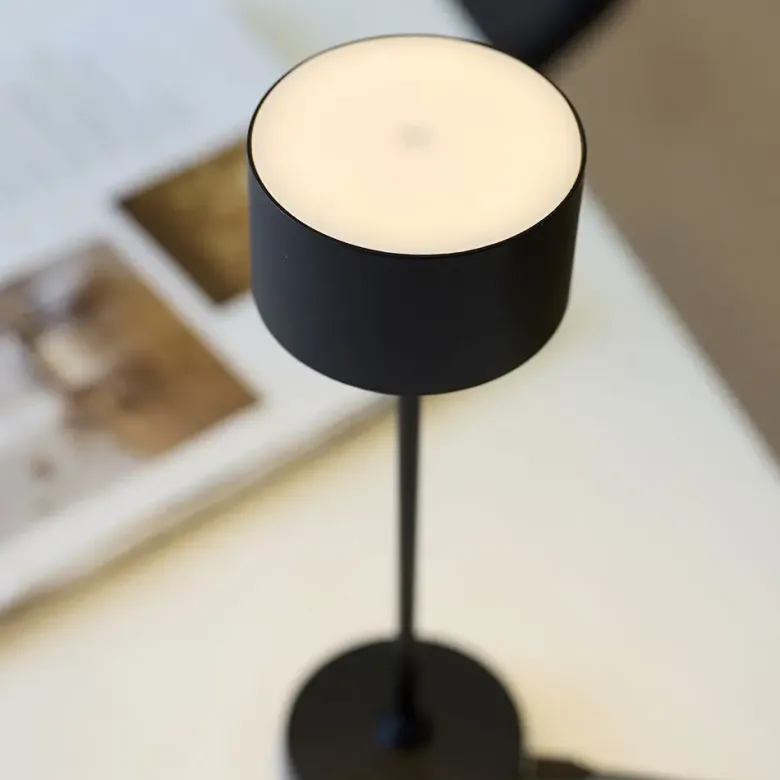 Nielsen Light Bistro Genopladelig Bordlampe Sort