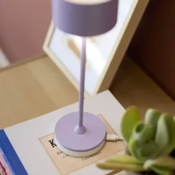 Nielsen Light Bistro Genopladelig Bordlampe Støvet lilla