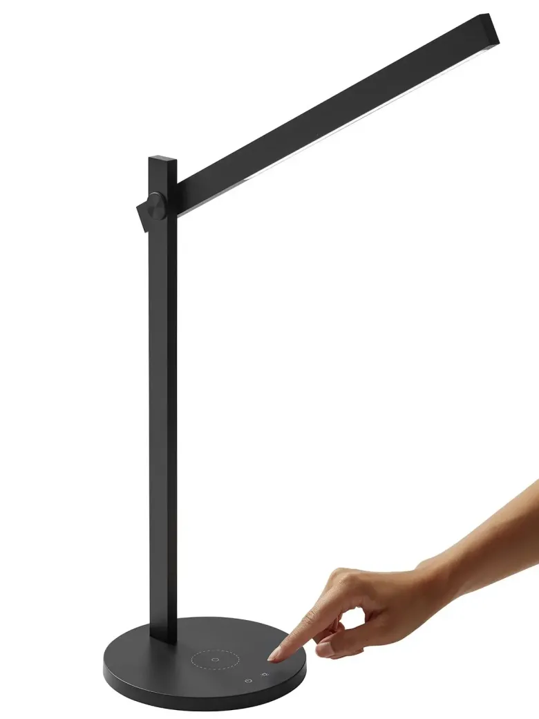 Nielsen Light Edge skrivebordslampe m/QI lader, dæmp og farveskift Sort