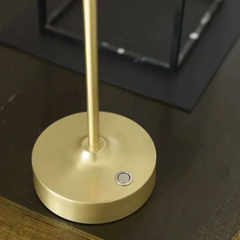Nielsen Light Royal Genopladelig Bordlampe Sort/guld