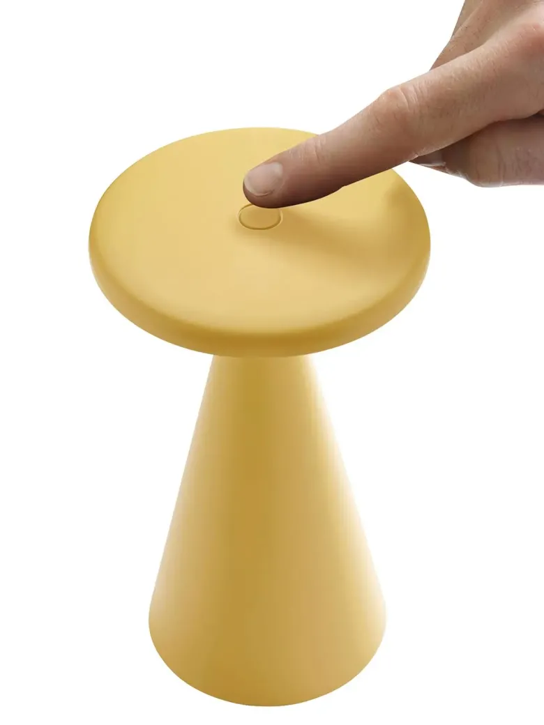 Nyhavn Genopladelig bordlampe gul