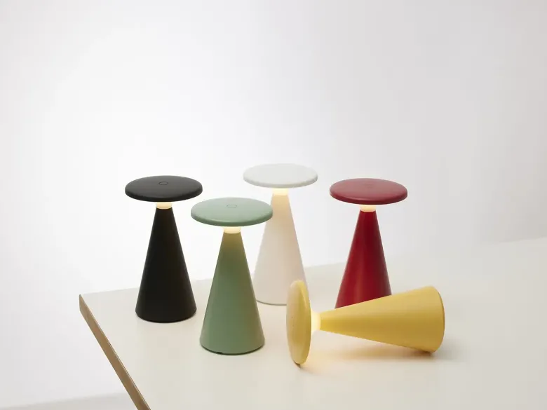 Nyhavn Genopladelig bordlampe sort