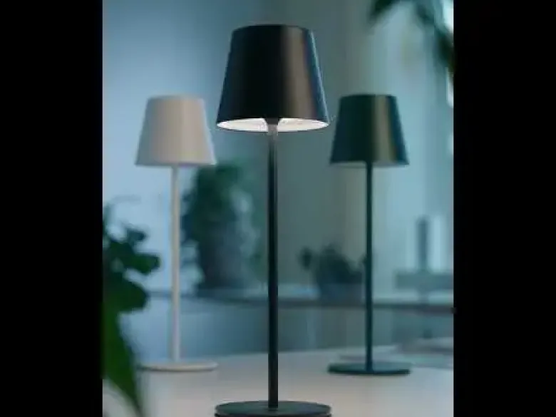 One Genopladelig bordlampe gylden