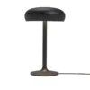 PLEASE WAIT to be SEATED Emendo bordlampe Sort stor