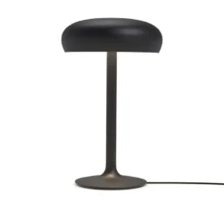 PLEASE WAIT to be SEATED Emendo bordlampe Sort stor