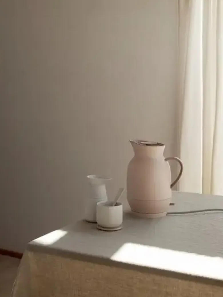 Stelton Amphora elkedel 1,2 L soft peach