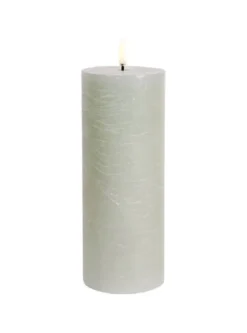 UYUNI LED Pillar Bloklys m. 3D flamme Ø7.8x20 cm Dusty green