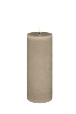 UYUNI LED Pillar Bloklys m. 3D flamme Ø7.8x20 cm Sandstone