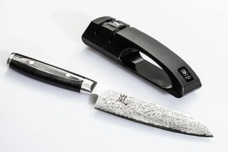 Yaxell Ran Knivsæt med santukokniv & knivsliber