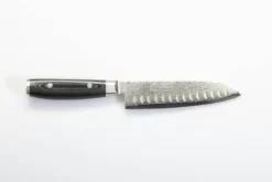 Yaxell RAN Santokukniv med luftskær 16,5 cm